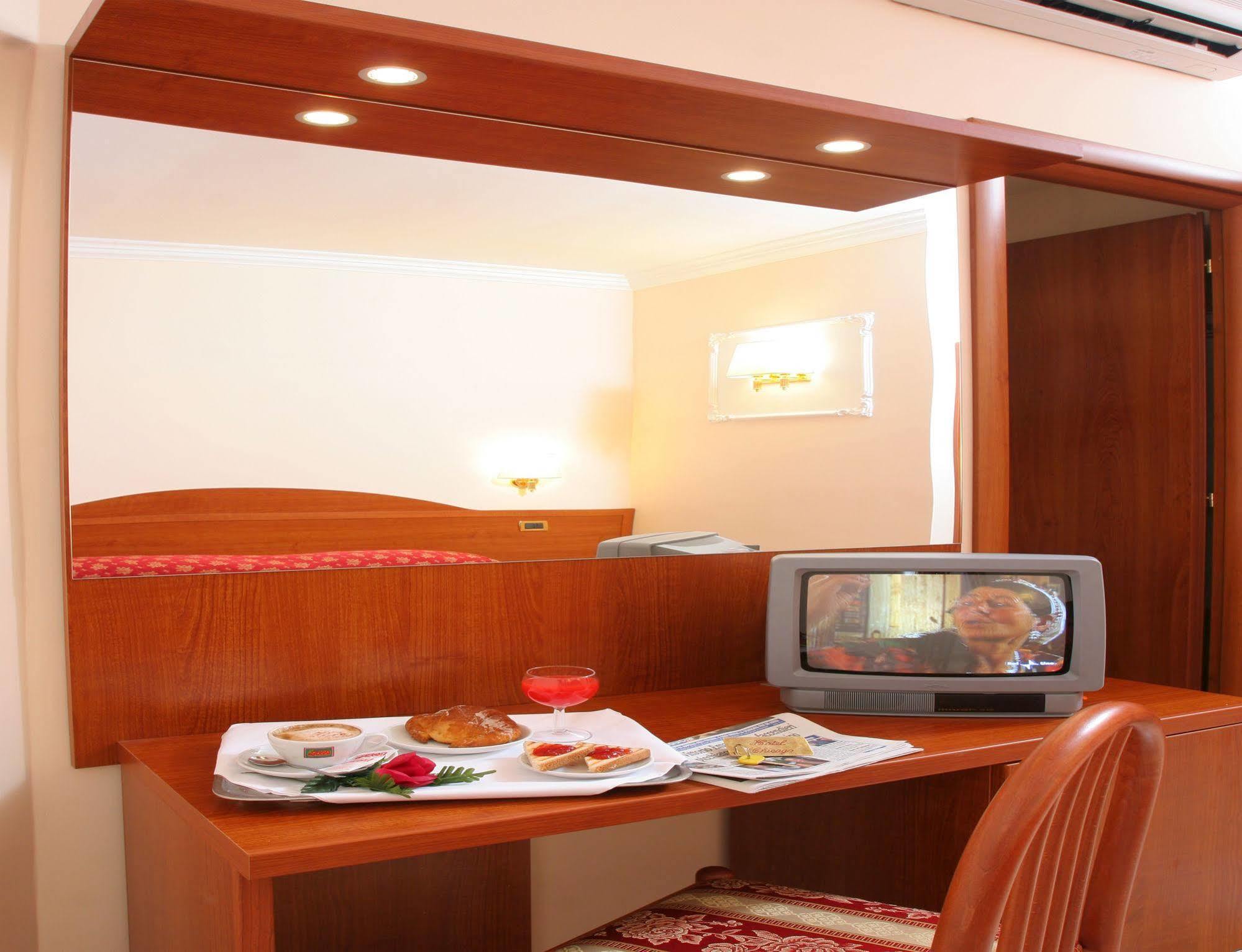 Hotel Chicago Рим Екстер'єр фото